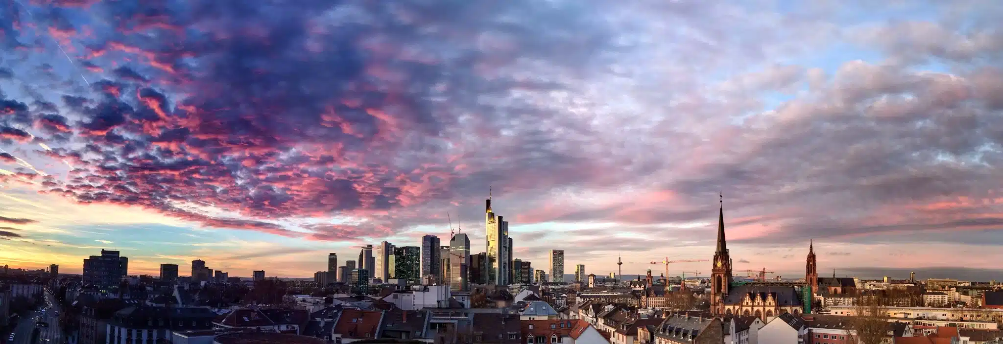 frankfurter-skyline-anwalt-fuer-urheberrecht-frankfurt-desktop Frankfurter Skyline im Abendlicht als Motiv für Urheberrecht – Kanzlei und Anwalt in Frankfurt am Main